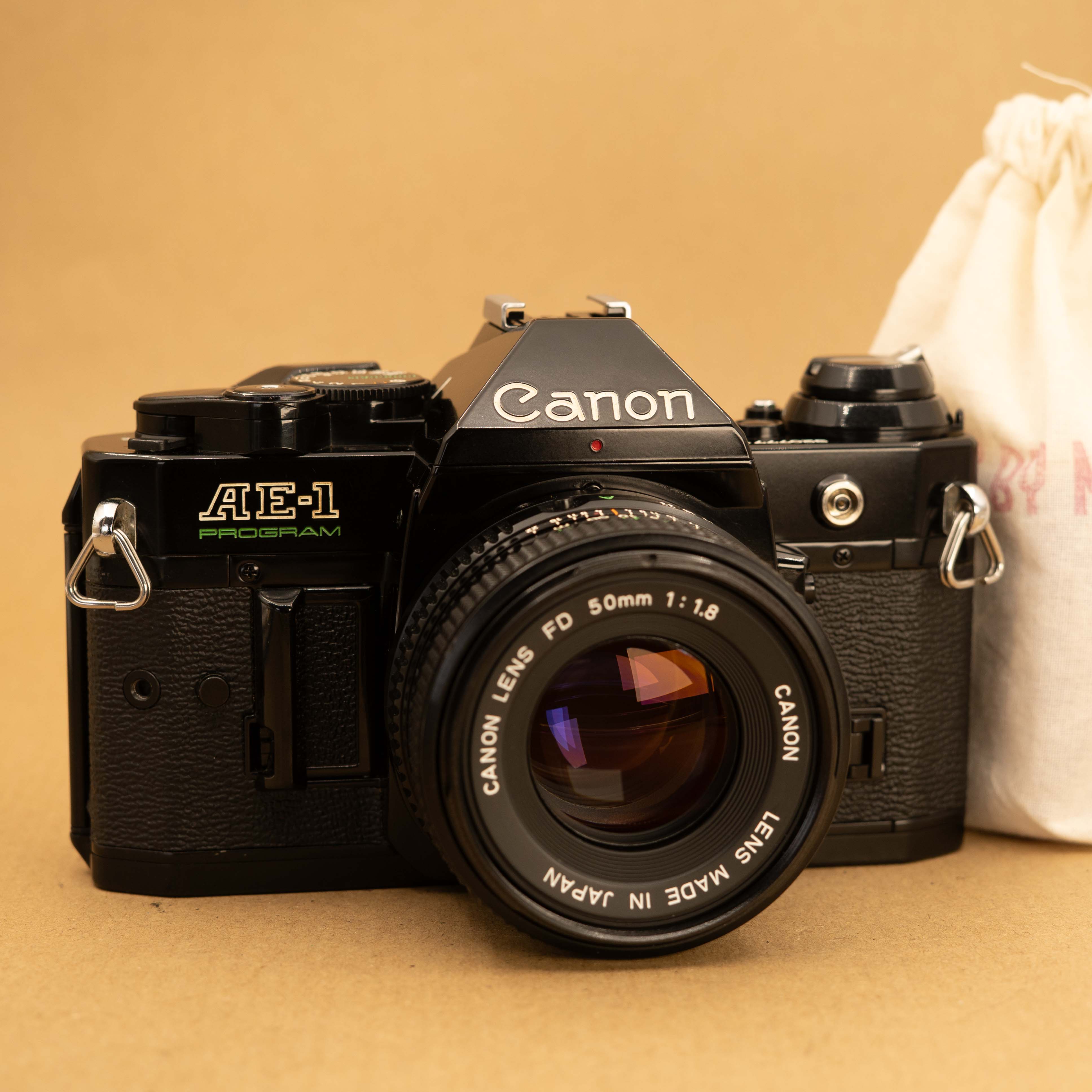☆完動品☆ キャノン Canon AE-1 Program ボディ 黒 8090 Black Canon AE-1 Program with 50mm f/1.8 Lens 35mm Film Camera