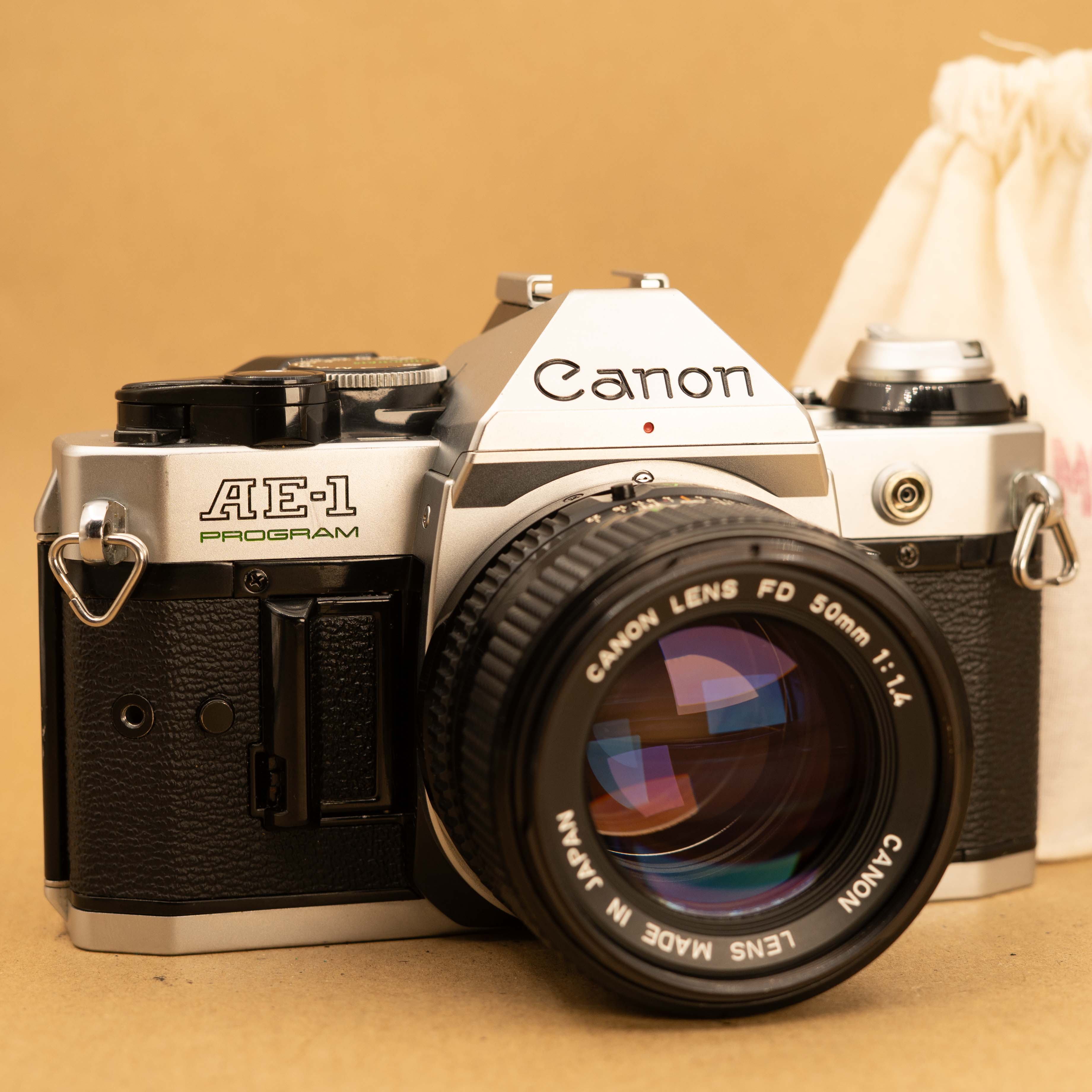 [美品] Canon AE-1 Program＋50mm 1.4 Canon AE-1 Program with 50mm f/1.4 Lens 35mm Film Camera