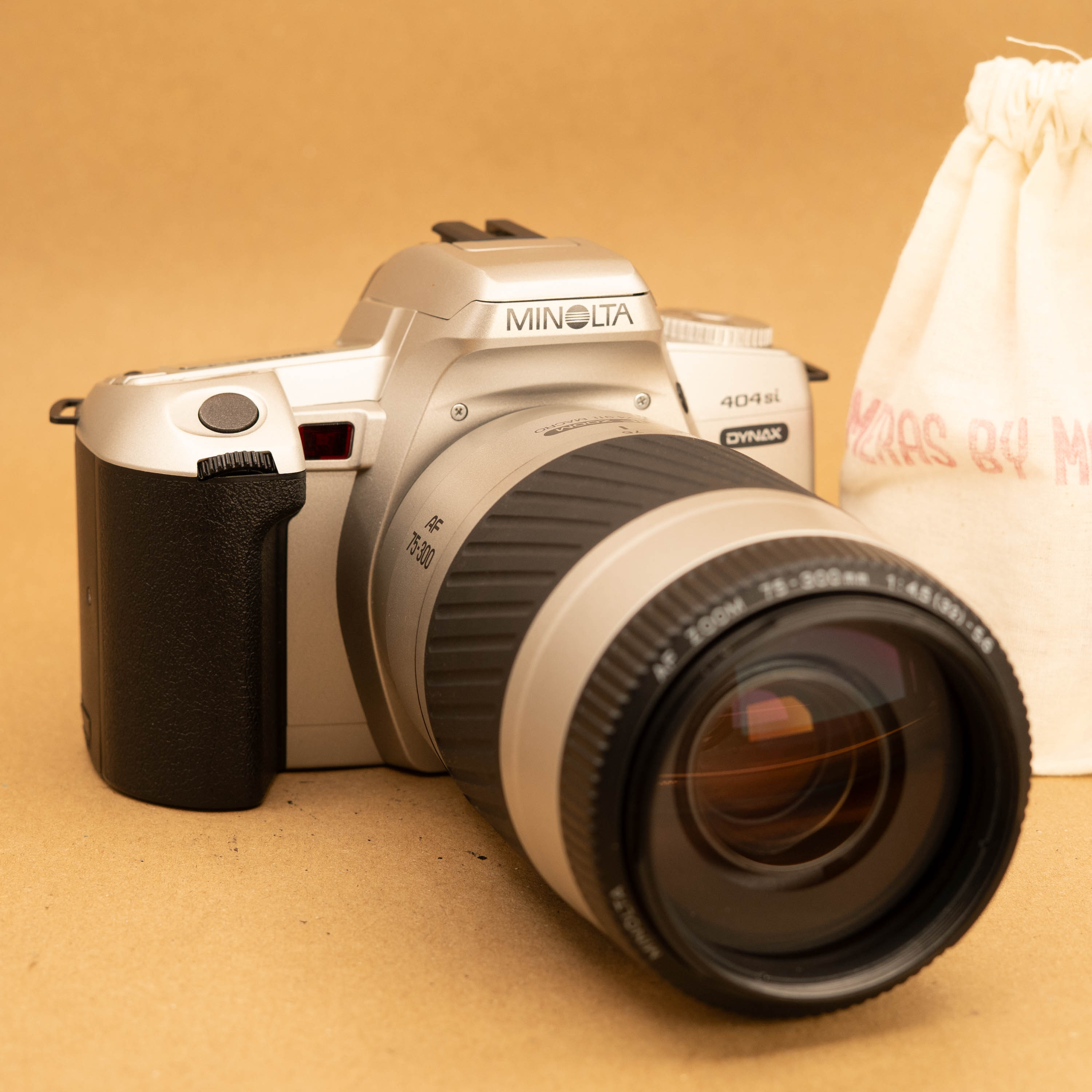 Minolta Dynax 404si with 75-300mm f/4.5-5.6 Zoom Lens – Cameras By