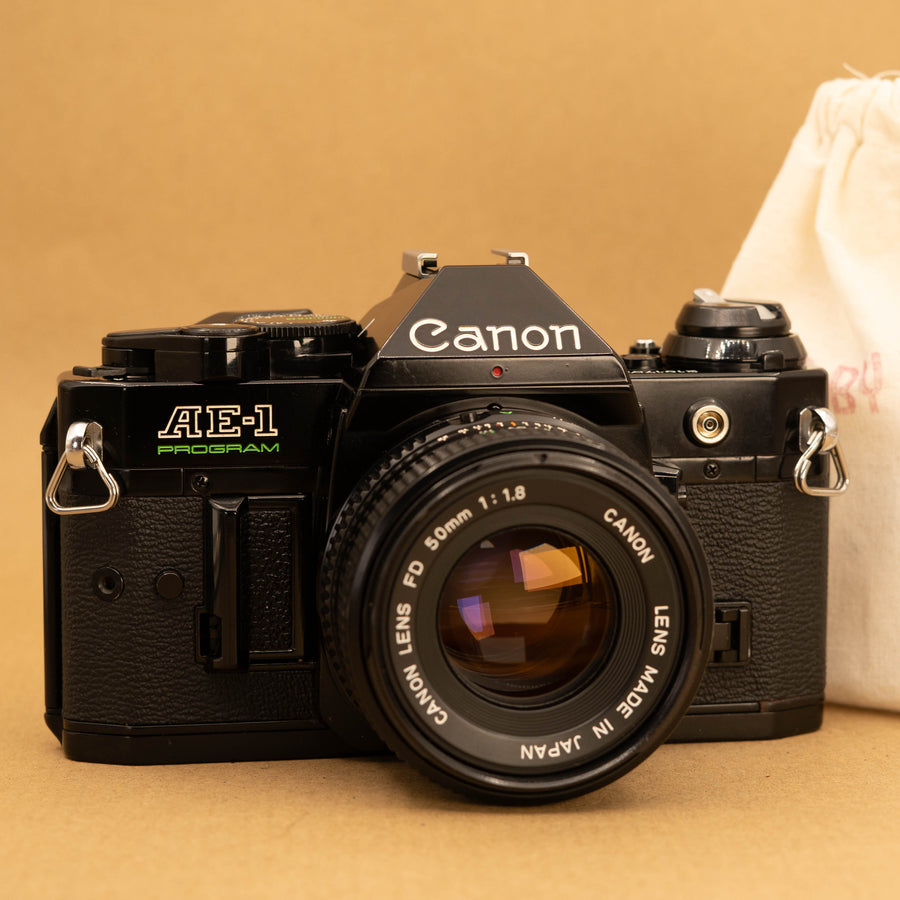 Canon AE-1 Program negro con lente de 50 mm f/1.8