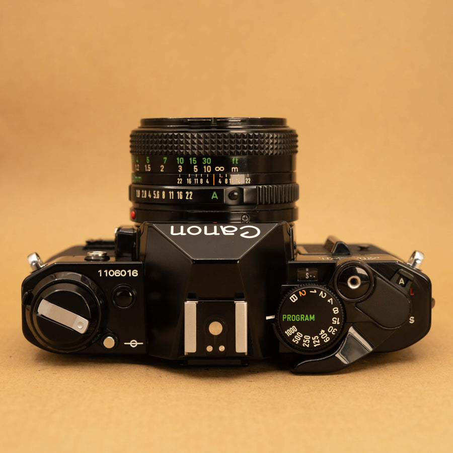 Canon AE-1 Program negro con lente de 50 mm f/1.8