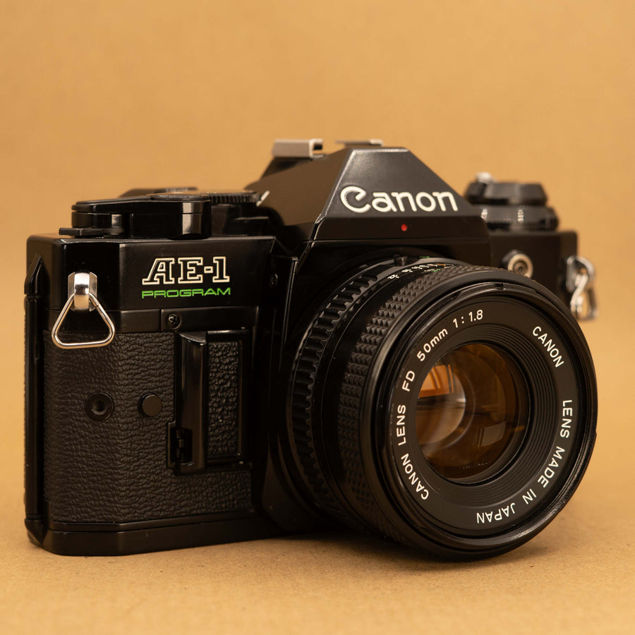 Canon AE-1 Program negro con lente de 50 mm f/1.8