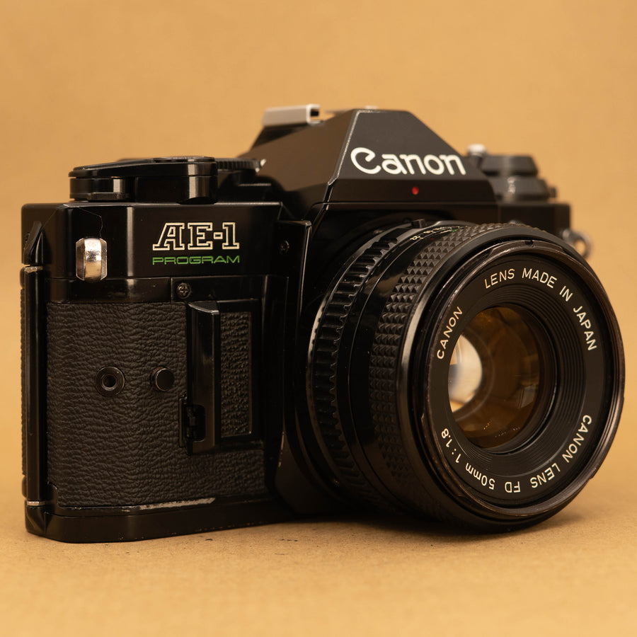 Canon AE-1 Program negro con lente de 50 mm f/1.8