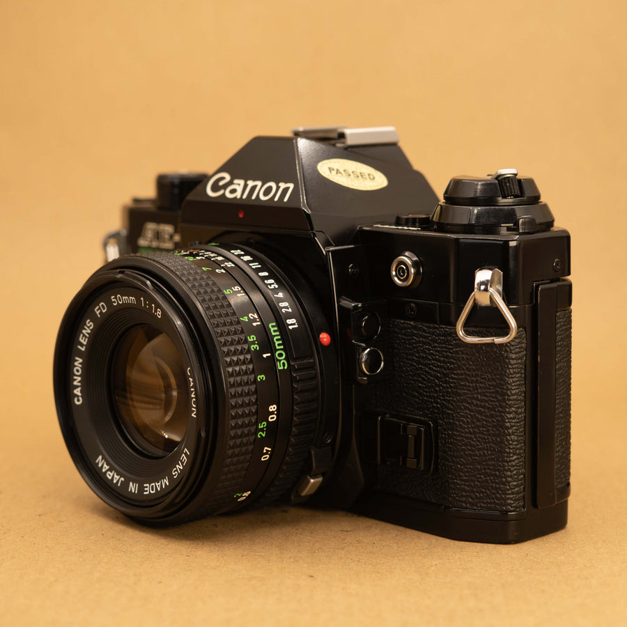 Canon AE-1 Program negro con lente de 50 mm f/1.8