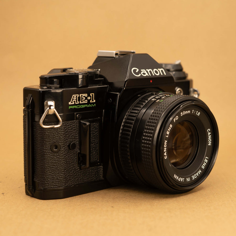 Canon AE-1 Program negro con lente de 50 mm f/1.8