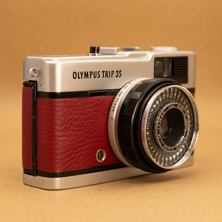 OLYMPUS TRIP35 良品 完動 赤ベロOK モルト交換済 Burgundy / Dark Red Olympus Trip 35 with Roll of Film