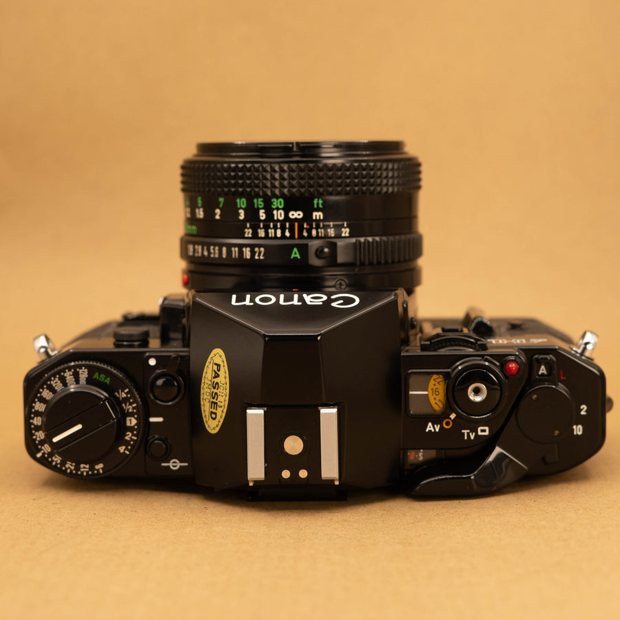 Canon A-1 con lente de 50 mm f/1,8