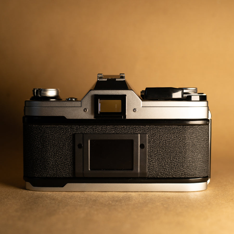 Canon AE-1 avec objectif 50 mm f/1.8