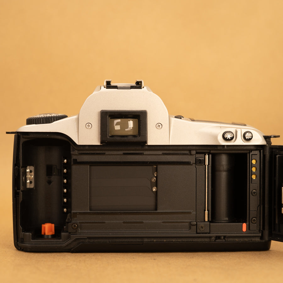 Canon EOS 300 with 35-80mm f/4-5.6 Zoom Lens – Cameras By Max Ltd