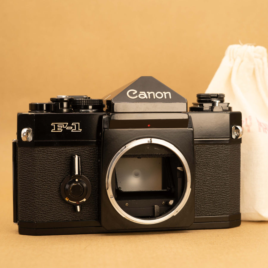 Canon F-1 con lente de 50 mm f/1.4