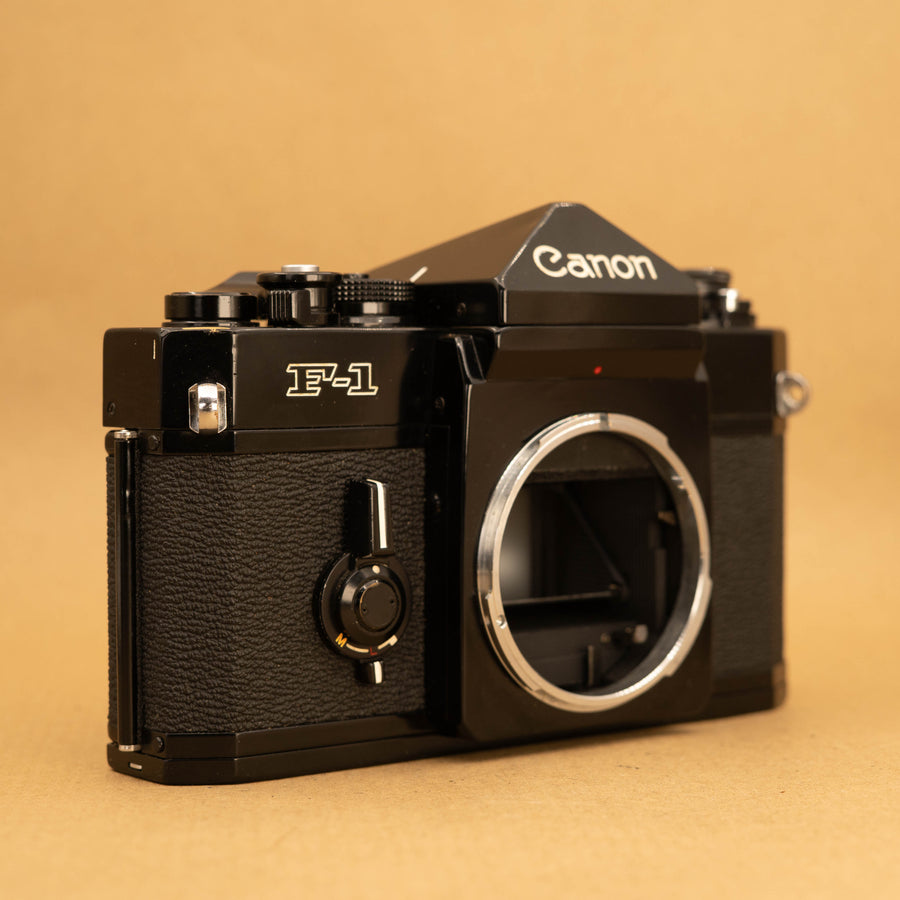 Canon F-1 con lente de 50 mm f/1.4