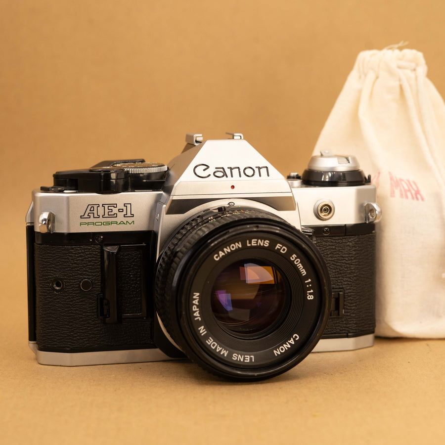 Programme Canon AE-1 avec objectif 50 mm f/1.8