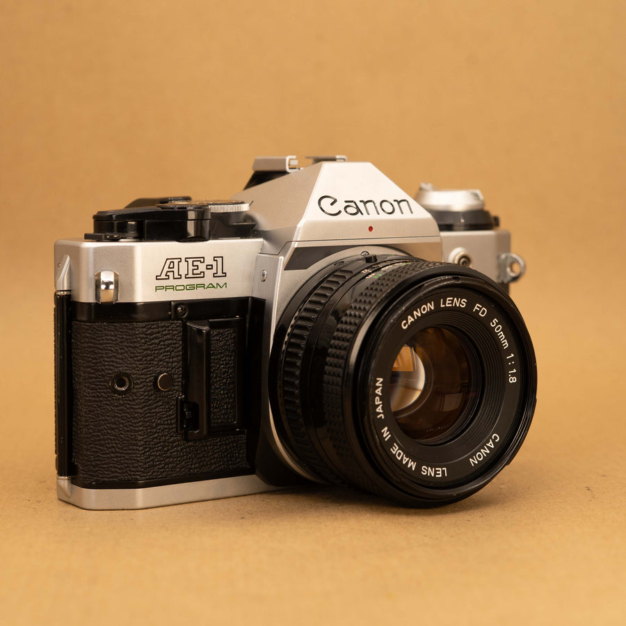 Programme Canon AE-1 avec objectif 50 mm f/1.8