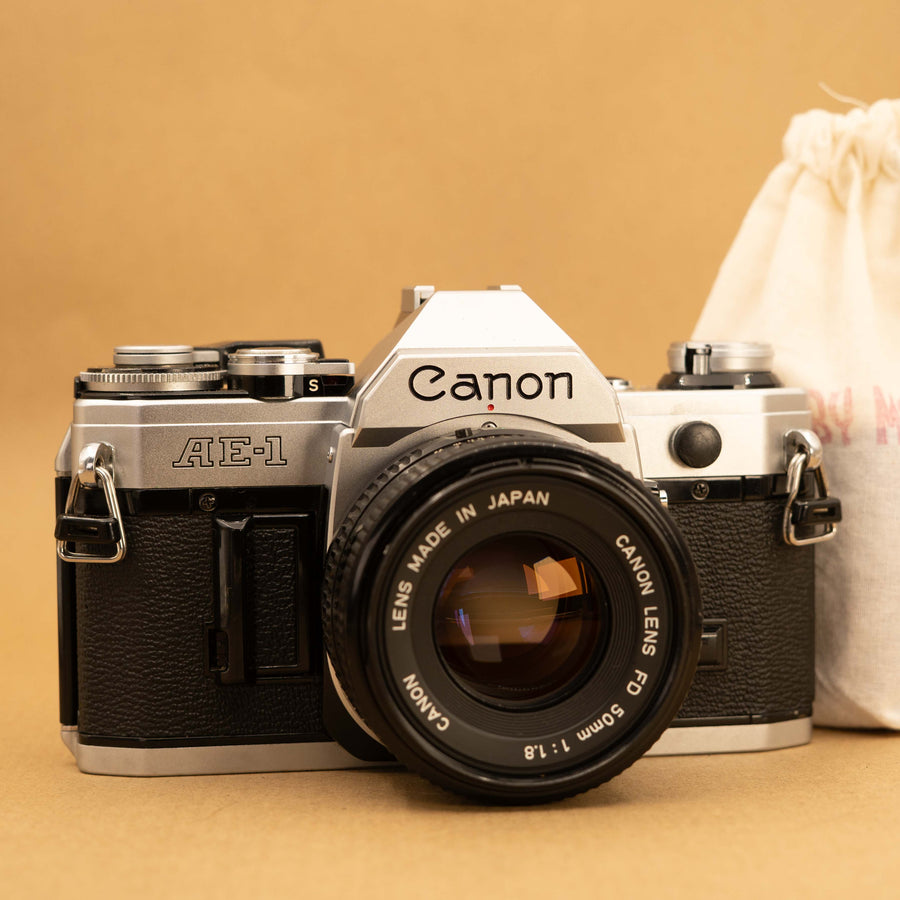 Canon AE-1 avec objectif 50 mm f/1.8