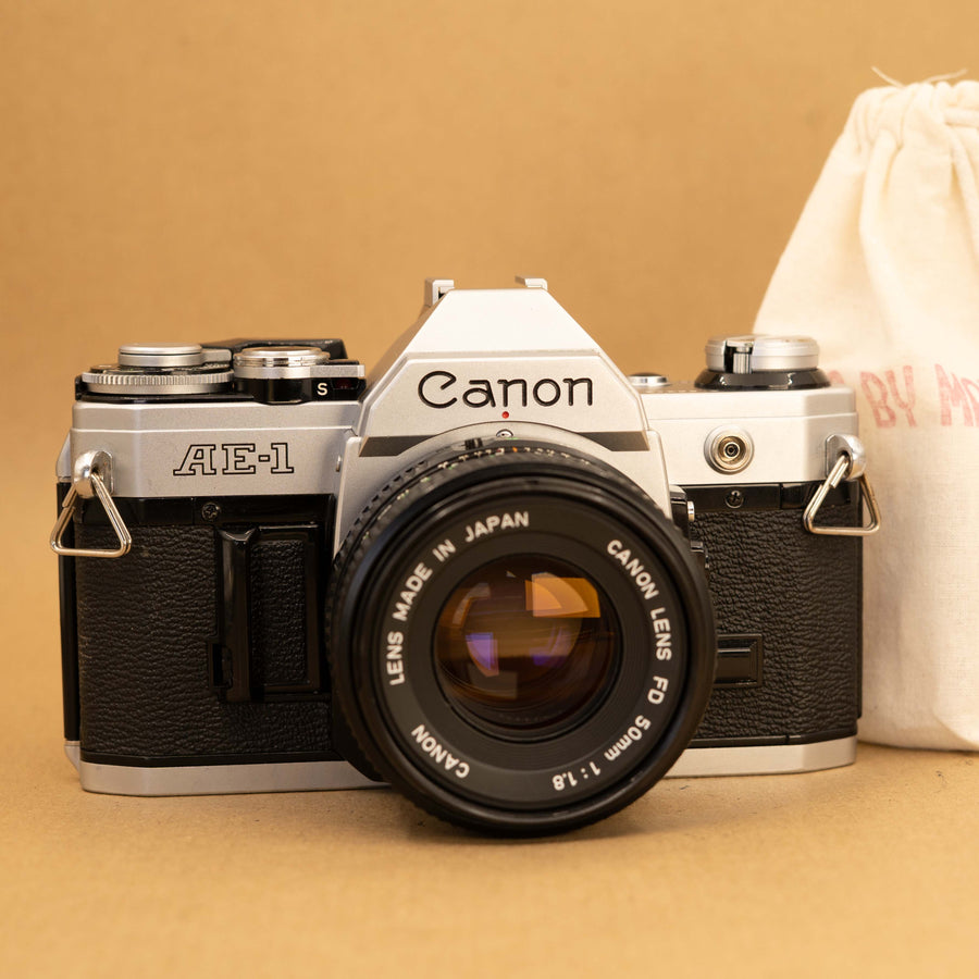 Canon AE-1 avec objectif 50 mm f/1.8