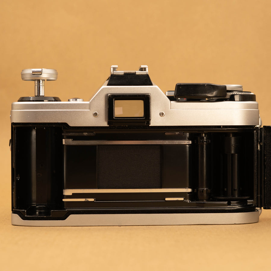 Canon AE-1 avec objectif 50 mm f/1.8
