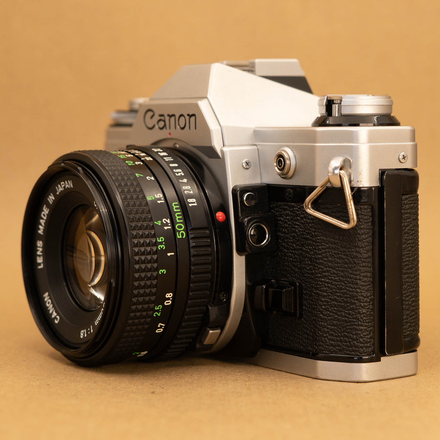 Canon AE-1 avec objectif 50 mm f/1.8