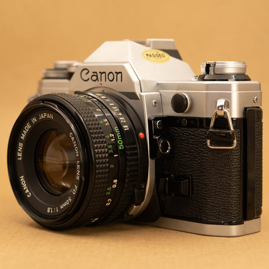 Canon AE-1 avec objectif 50 mm f/1.8
