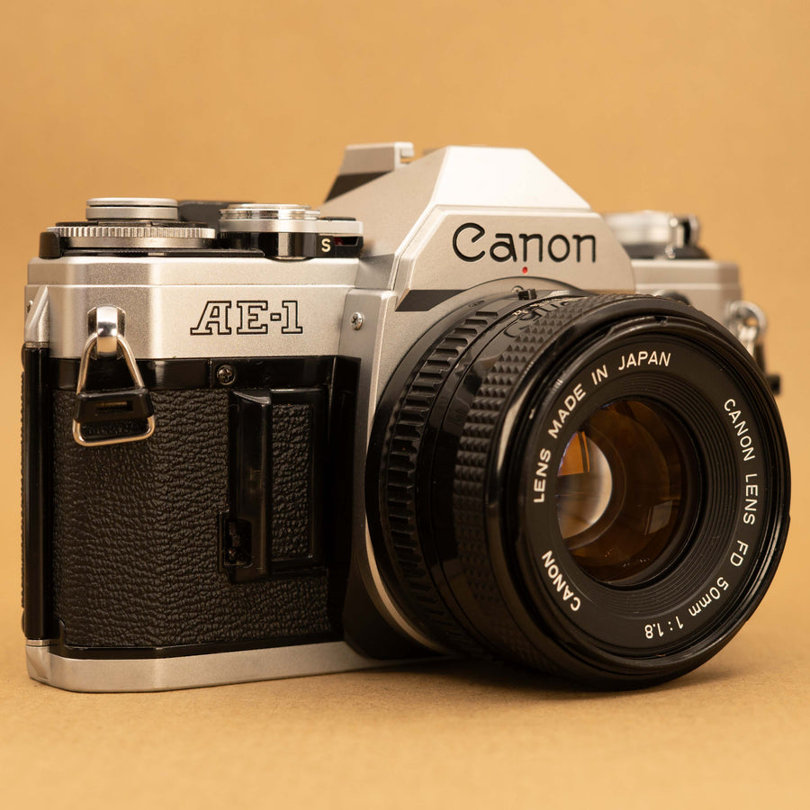 Canon AE-1 avec objectif 50 mm f/1.8