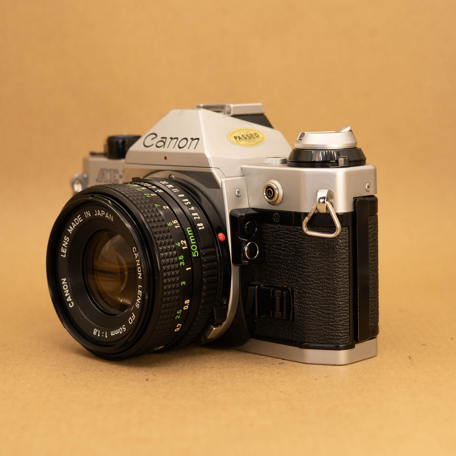 Programme Canon AE-1 avec objectif 50 mm f/1.8
