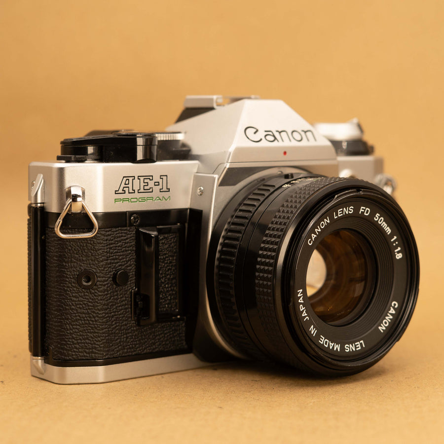 Programme Canon AE-1 avec objectif 50 mm f/1.8