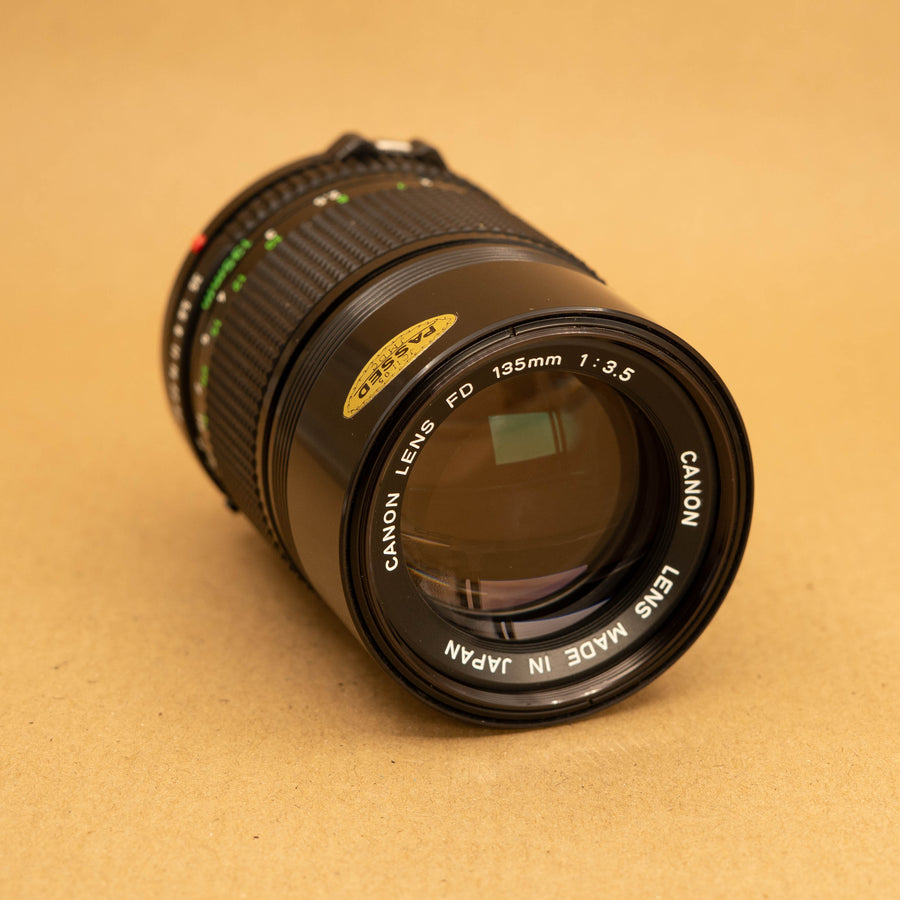 Ozeck 135mm f/2.8 para montura Canon FD
