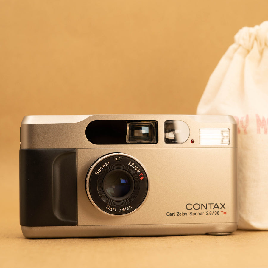 CONTAX T2 シルバー 35mmフィルムカメラ Contax T2 35mm Point and Shoot Camera - Refurbished – Cameras By