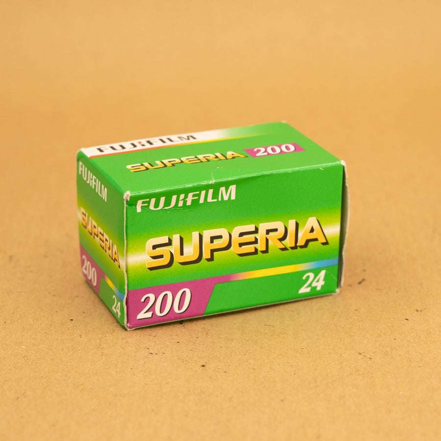 Expired Fujicolor Superia 200
