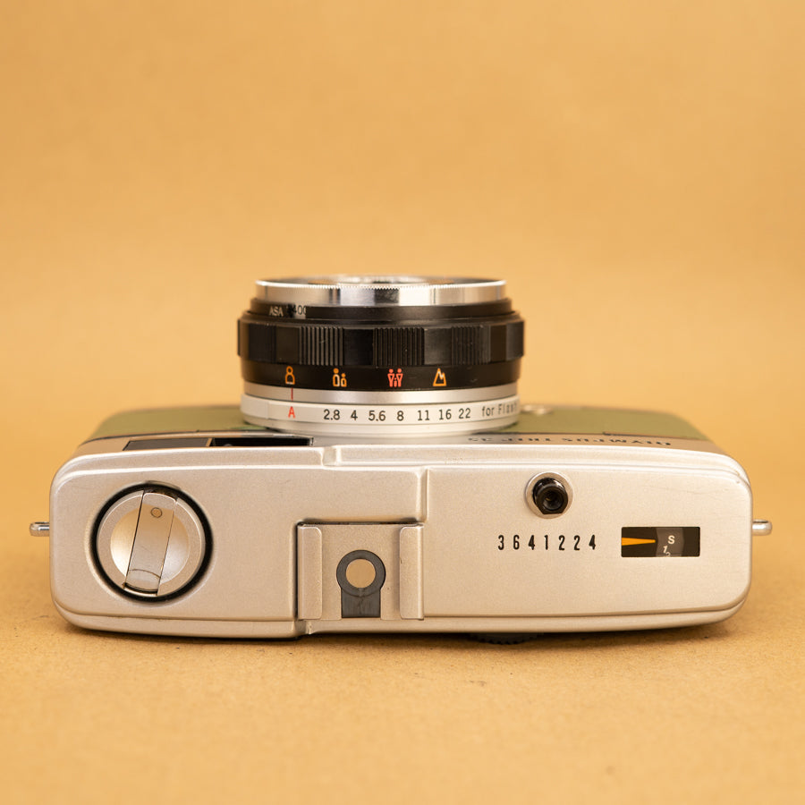 OLYMPUS TRIP35 /フィルムカメラ Green Olympus Trip 35 Film Camera with Roll of Film - Refurbished