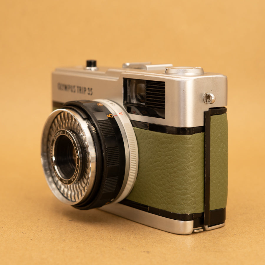 OLYMPUS TRIP35 /フィルムカメラ Green Olympus Trip 35 Film Camera with Roll of Film - Refurbished