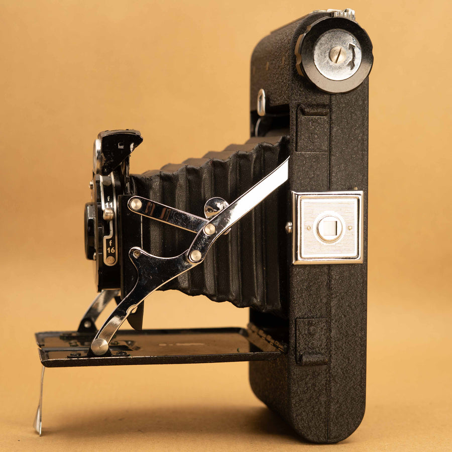 Kershaw Eight-20 Pengiun Folding Camera