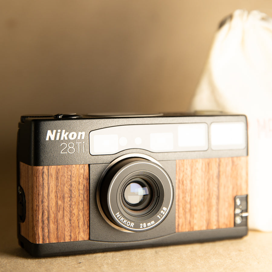Nikon 28Ti en bois de rose