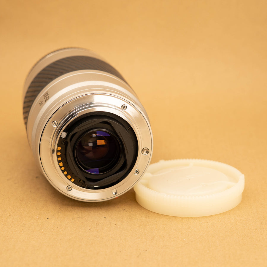 Konica Objectif Minolta AF Zoom 75-300 mm f/4.5-5.6 pour monture d'appareil photo reflex numérique et cinéma Konica Objectif Minolta AF Zoom 75-300 mm f/4.5-5.6 pour monture d'appareil photo reflex numérique et cinéma