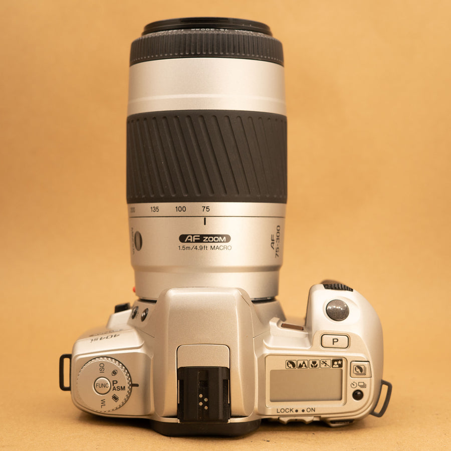 Minolta Dynax 404si with 75-300mm f/4.5-5.6 Zoom Lens – Cameras By Minolta Dynax 404si with 75-300mm f/4.5-5.6 Zoom Lens – Cameras By