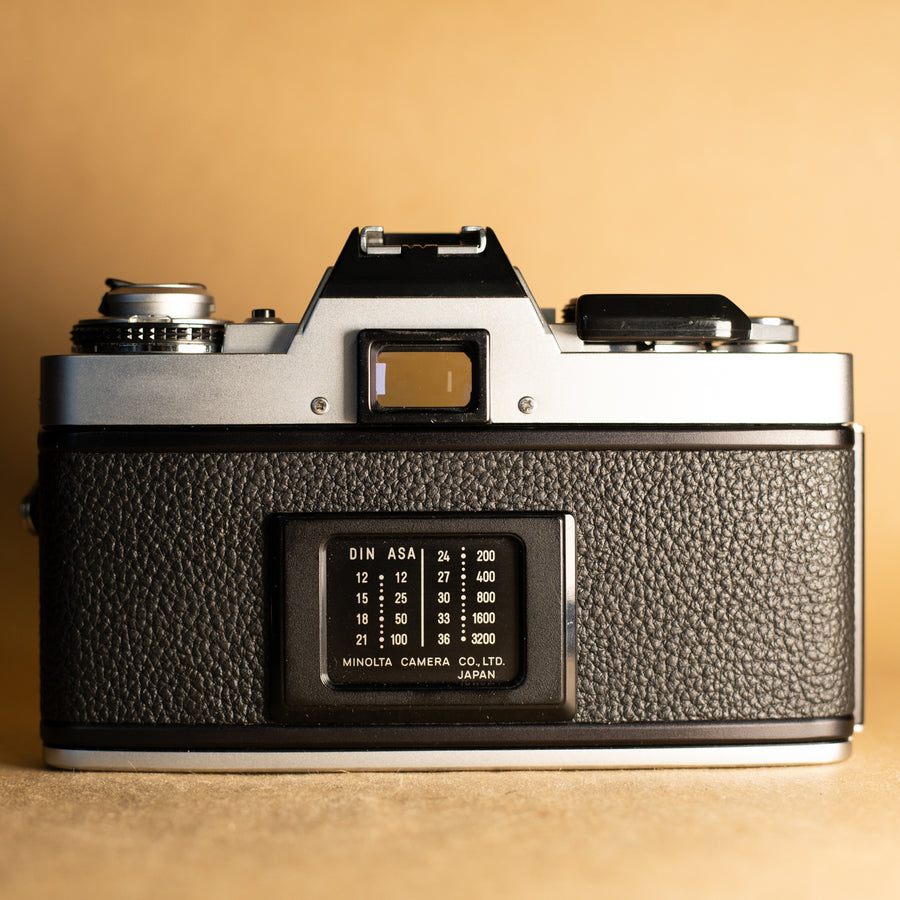 Minolta XG-M con lente de 50 mm f/1.7
