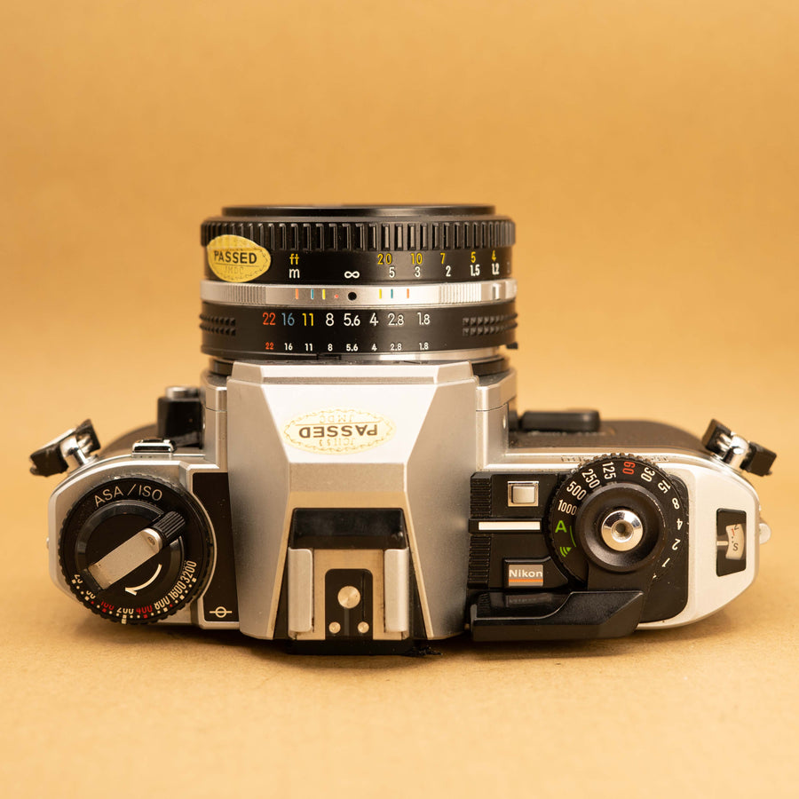 Nikon FG20 con lente de 50 mm f/1.8