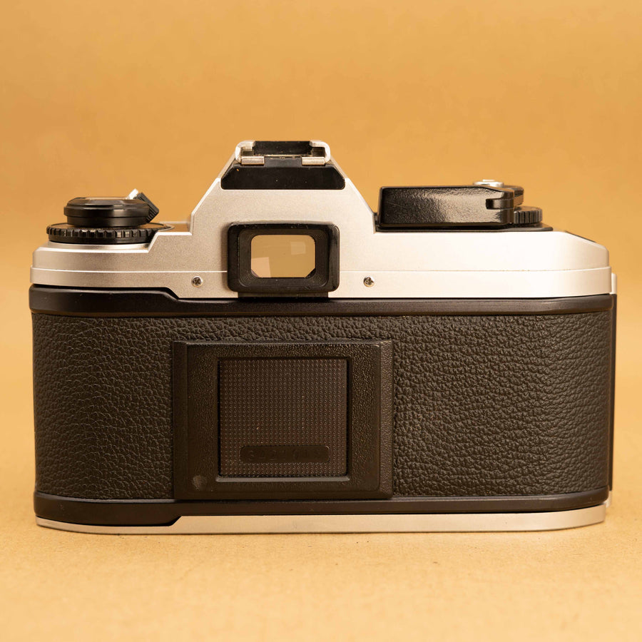 Nikon FG20 con lente de 50 mm f/1.8