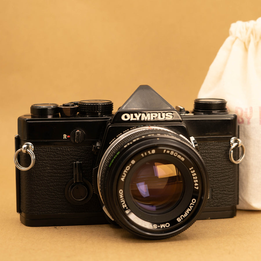 Bois de rose Olympus OM-1 avec objectif 50 mm f/1.8