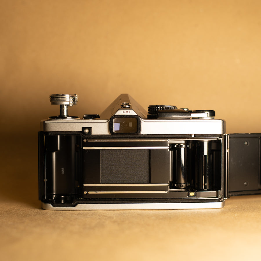 Olympus OM-2N noir avec objectif 50 mm f/1.8