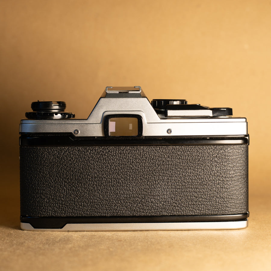 Olympus OM10 con lente de 50 mm f/1.8