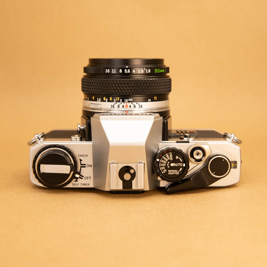 Olympus OM10 avec objectif 50 mm f/1.8