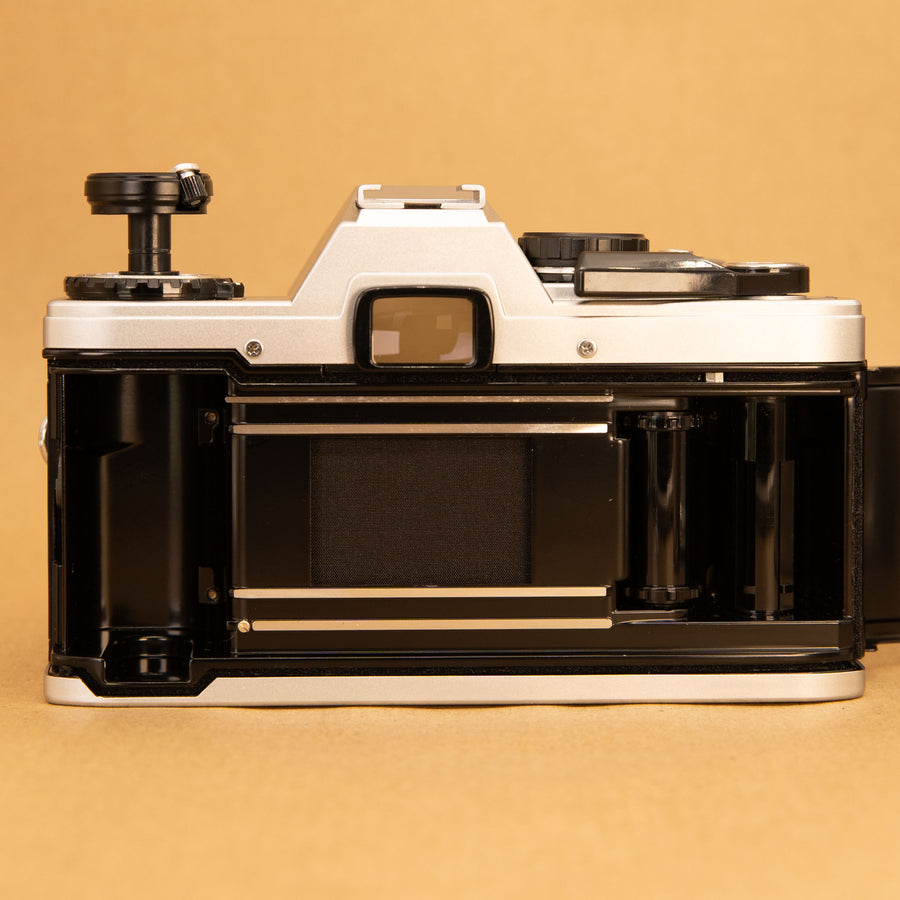 Olympus OM10 avec objectif 50 mm f/1.8