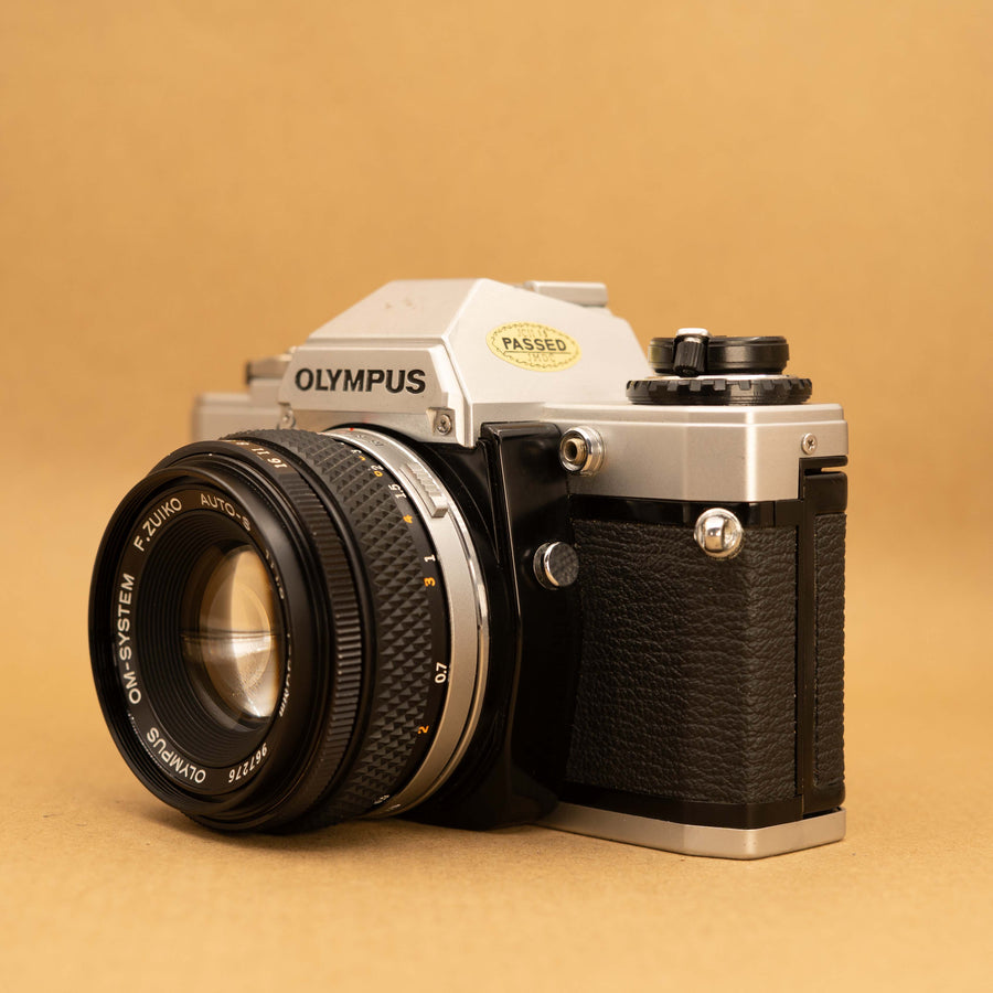 Olympus OM10 con lente de 50 mm f/1.8