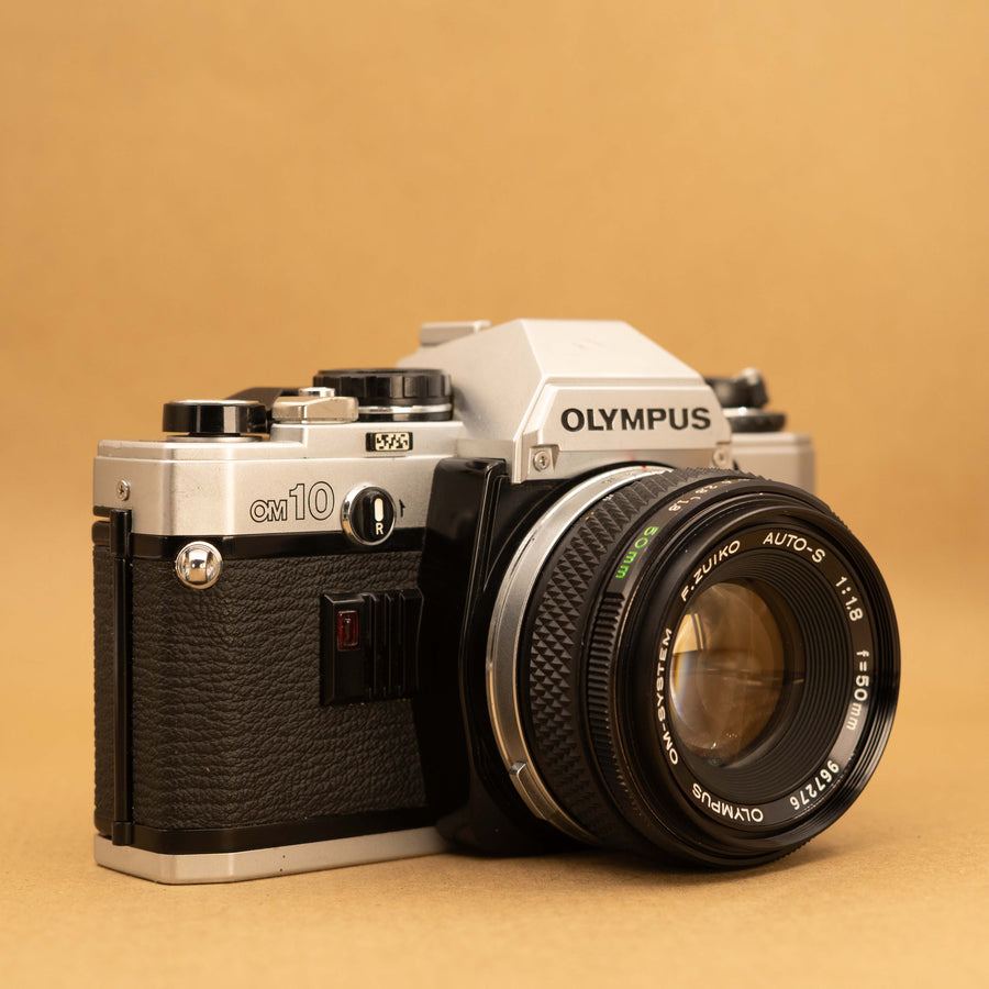 Olympus OM10 con lente de 50 mm f/1.8