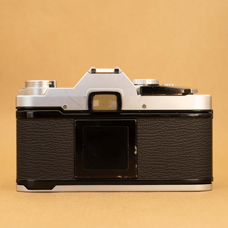 Olympus OM30 con lente de 50 mm f/1.8