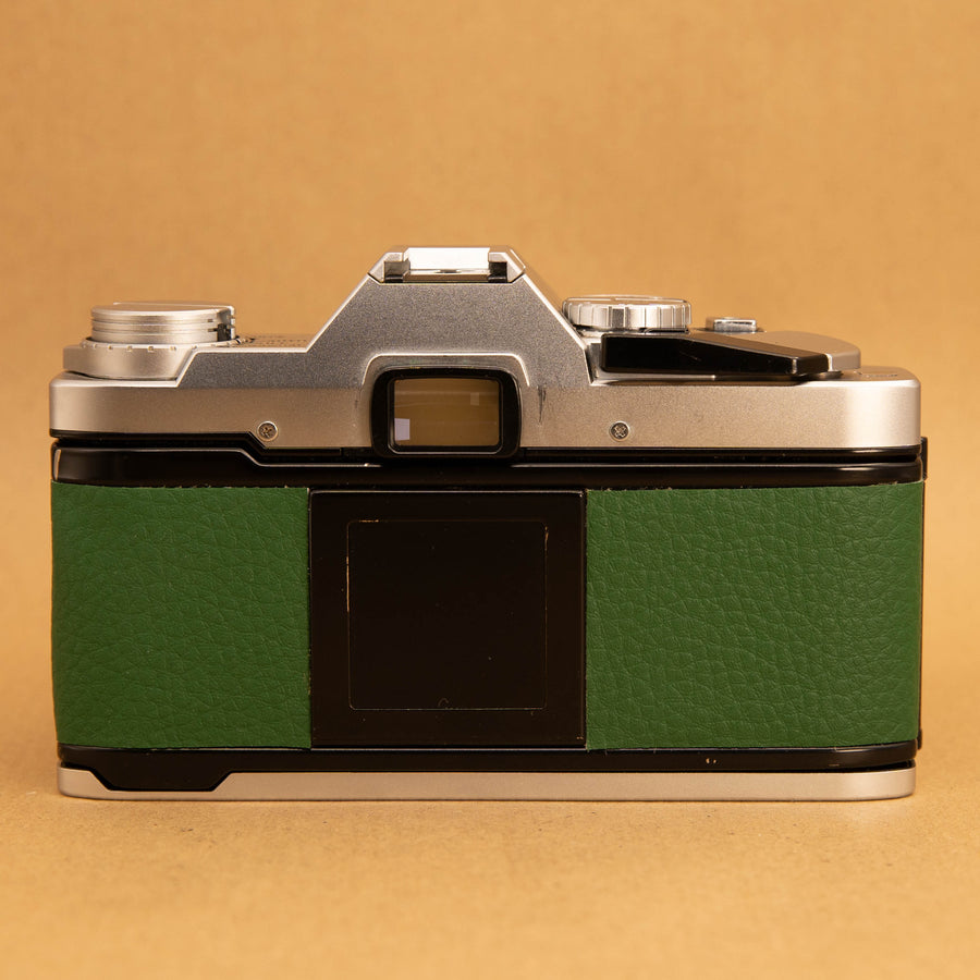 Olympus OM30 con lente de 50 mm f/1.8