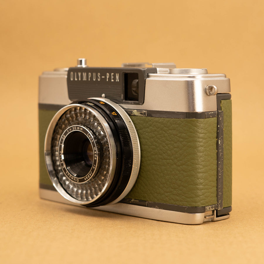 Olympus Pen EES-2 Half-frame in Green