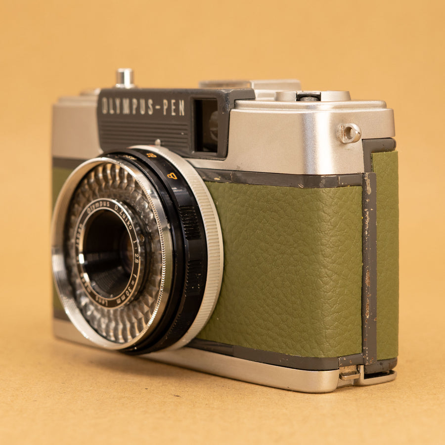 Olympus Pen EES-2 Half-frame in Green