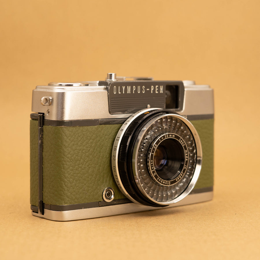 Olympus Pen EES-2 Half-frame in Green