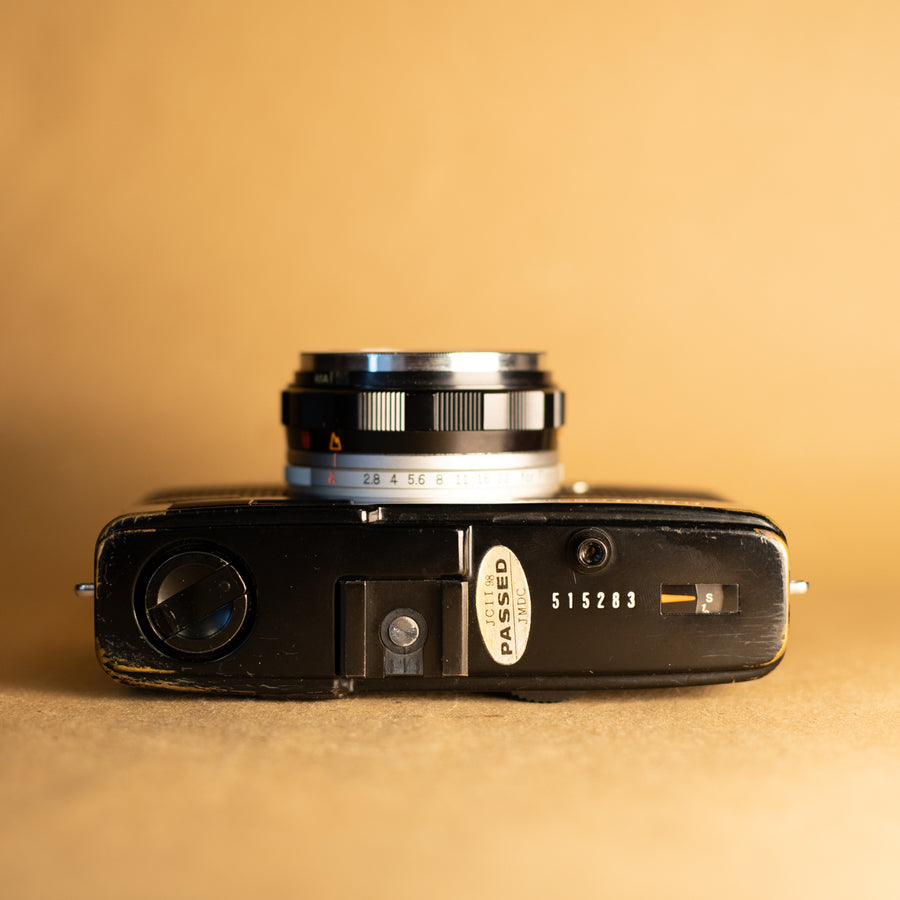 Olympus Trip 35 35mm film camera in black